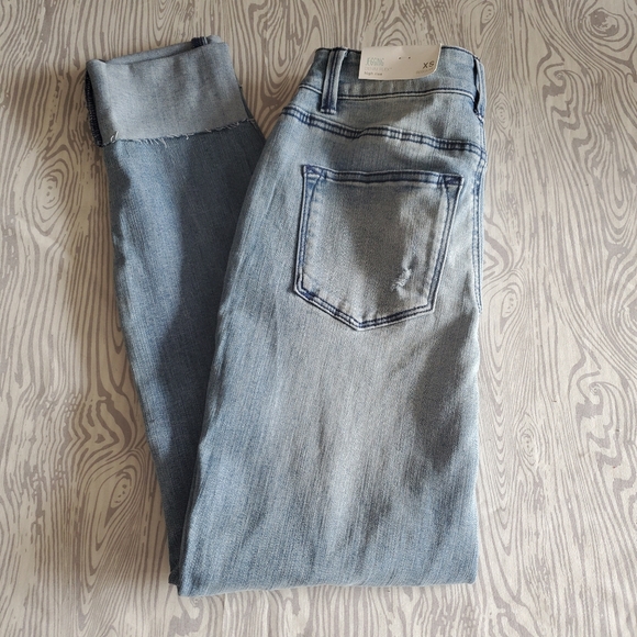 High Rise Distressed Jeggings - Picture 8 of 8